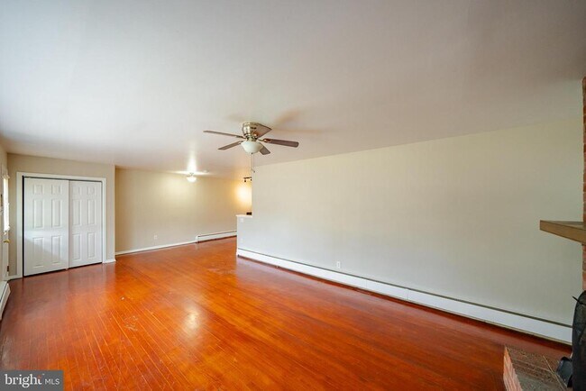 Building Photo - 335 Marshall St