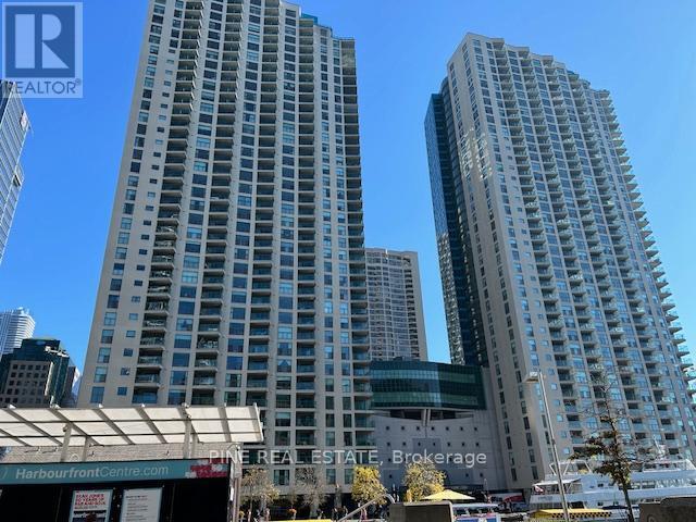 Photo du bâtiment - 77 Harbour Square