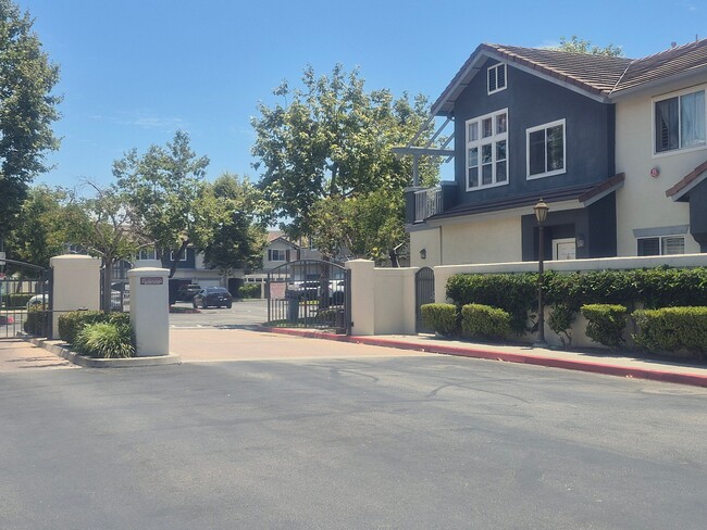 Foto del edificio - 594 W Vermont Ave