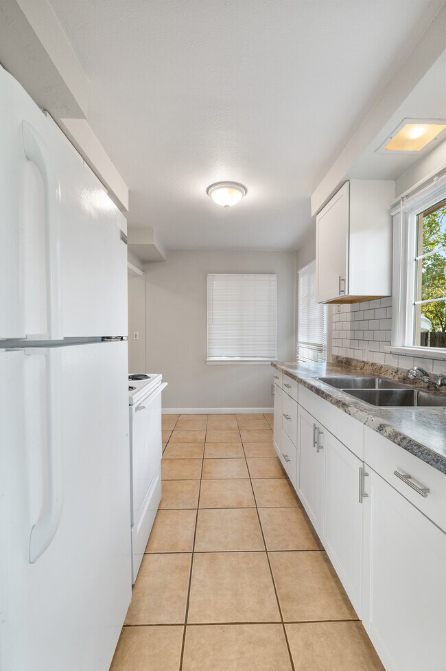 Foto del edificio - 19443 Hill St