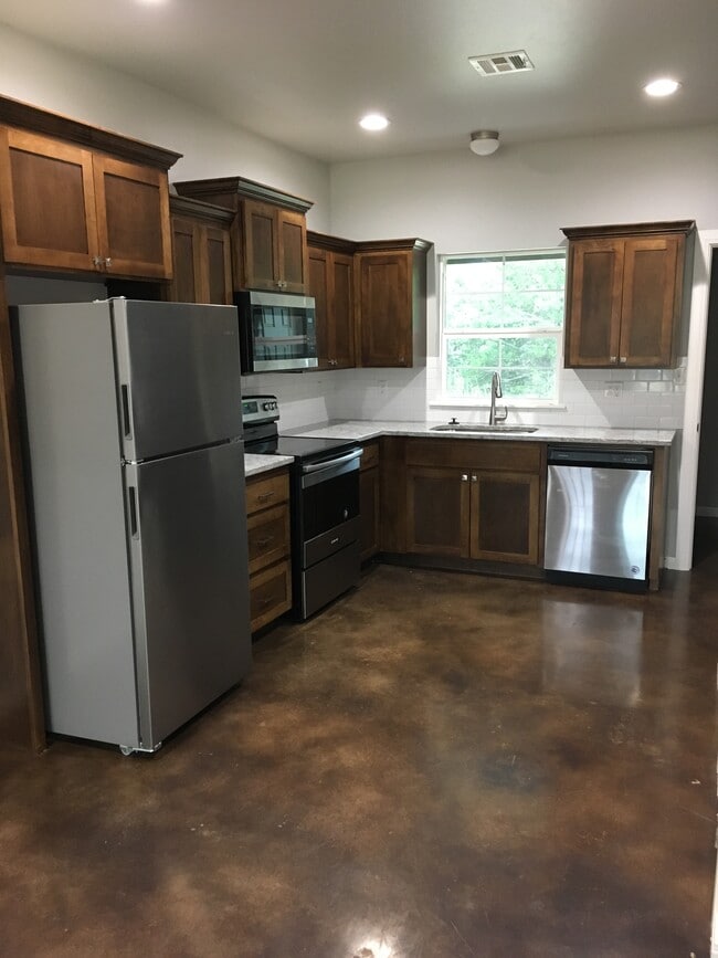 Building Photo - 16065 County Rd 3546