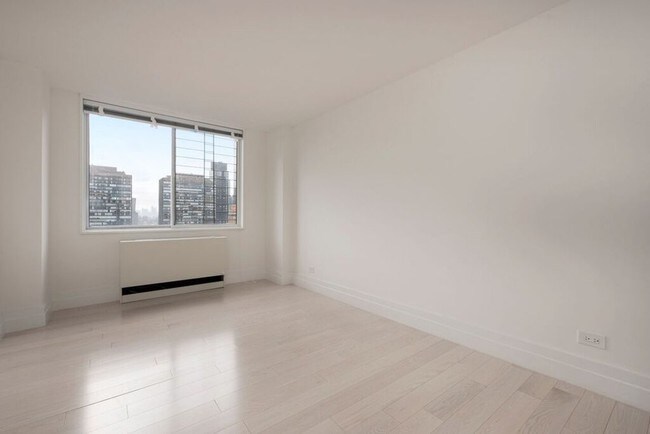 Building Photo - 429 E 52nd St