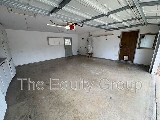 Foto del edificio - 2232 E Paradise Ave
