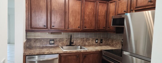 Building Photo - 538 Mansfield M