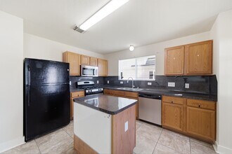 Building Photo - 6146 Settlers Lake Cir W
