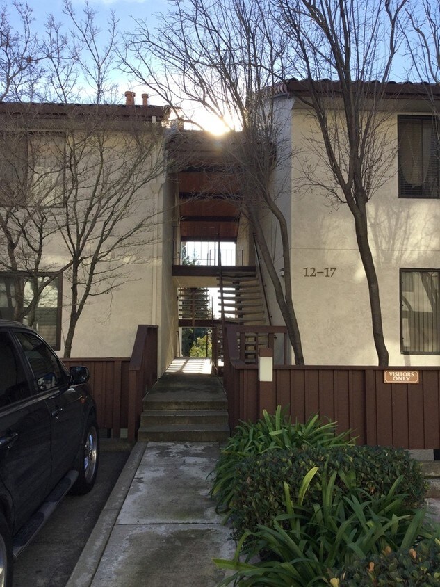 Foto principal - 2 bedroom 2 bath Condo in downtown Hayward