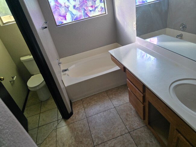 Foto del edificio - 8228 W Palmaire Ave