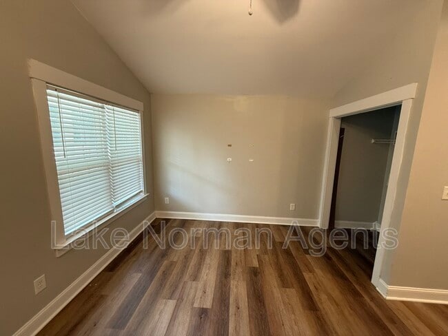 Foto del edificio - 664 Reeves Ct