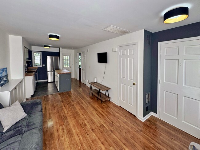 Building Photo - 27 Troon Ter