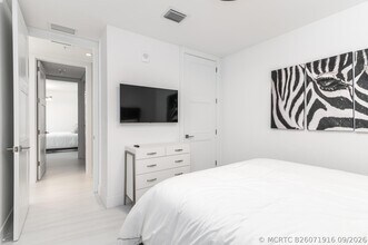 Building Photo - 155 E Boca Raton Rd
