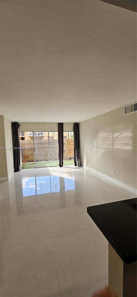 Foto del edificio - 4360 NW 79th Ave