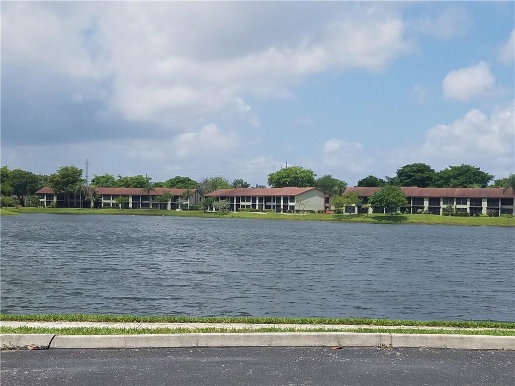 215 Lake Pointe Dr Unit 213, Oakland Park, FL 33309 Condo for Rent in