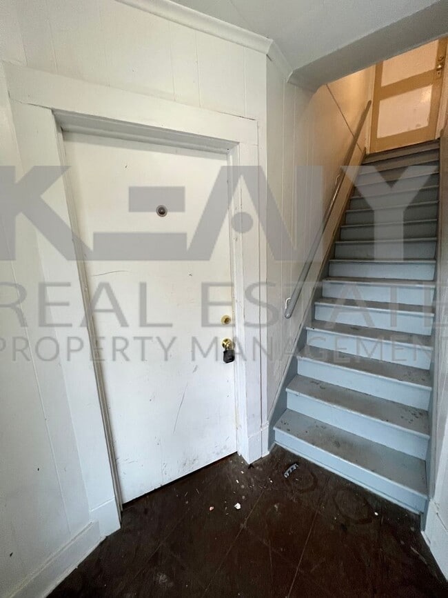 Building Photo - 324 General Mouton Ave