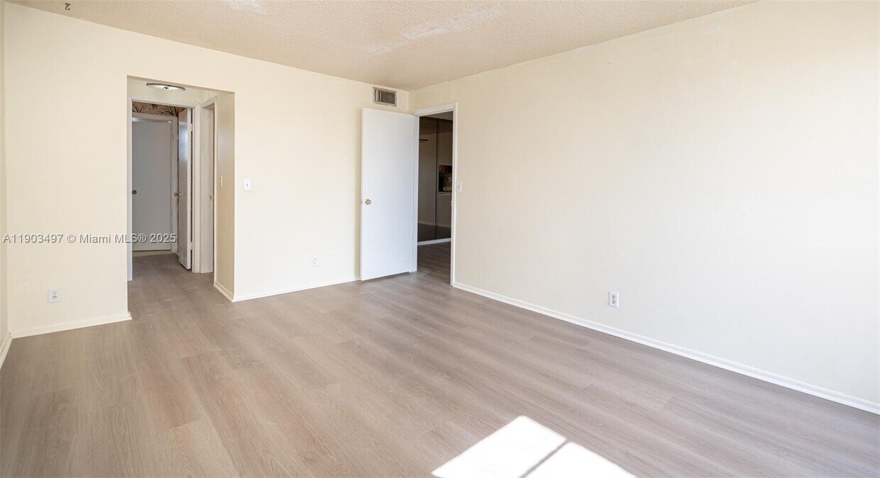 Foto principal - 1891 SW 81st Ave