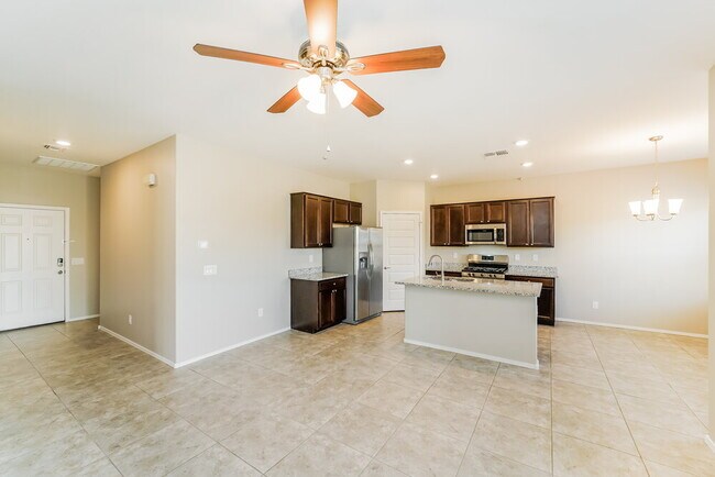 Foto del edificio - 7442 W Calle Colado