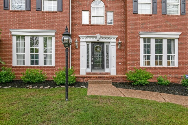Foto del edificio - 4 bed, 2.5 bath w/ 2 Car Garage, Franklin School District