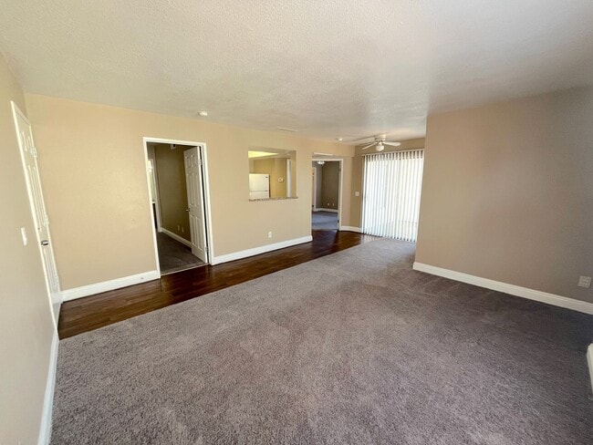 Building Photo - 2 bed 2 bath 2nd floor condo unit in gated community w/pool and amenities