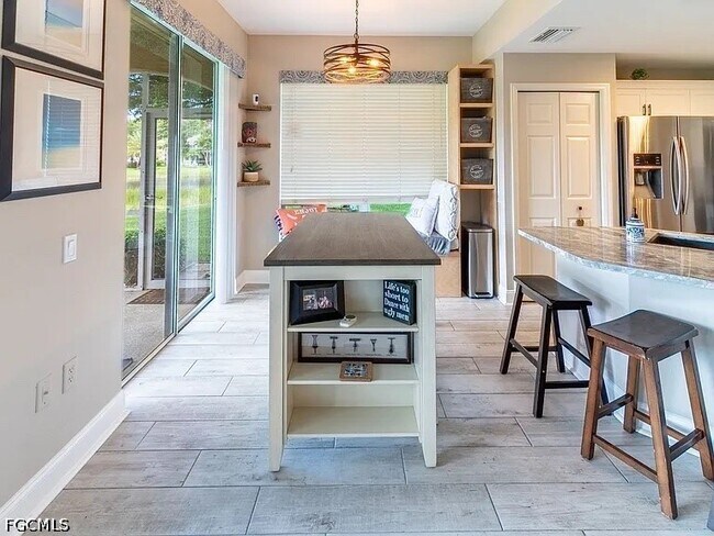 Foto del edificio - 23084 Lone Oak Dr