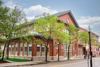 Building Photo - 106 13th St