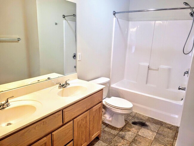 Foto del edificio - 16282 Holy Cross Ln