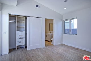 Building Photo - 806 6th Ave