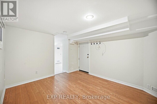 Photo du bâtiment - 402 Woodfield Rd.