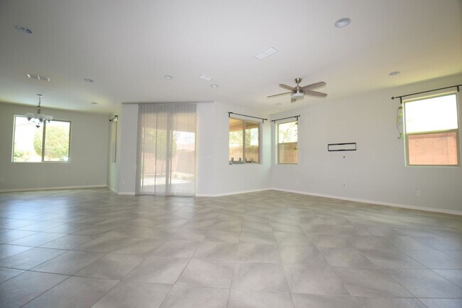 Foto del edificio - Beautiful single level 4 bedroom 2.5 bath Gilbert home.