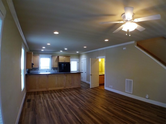 Building Photo - 2421 England St