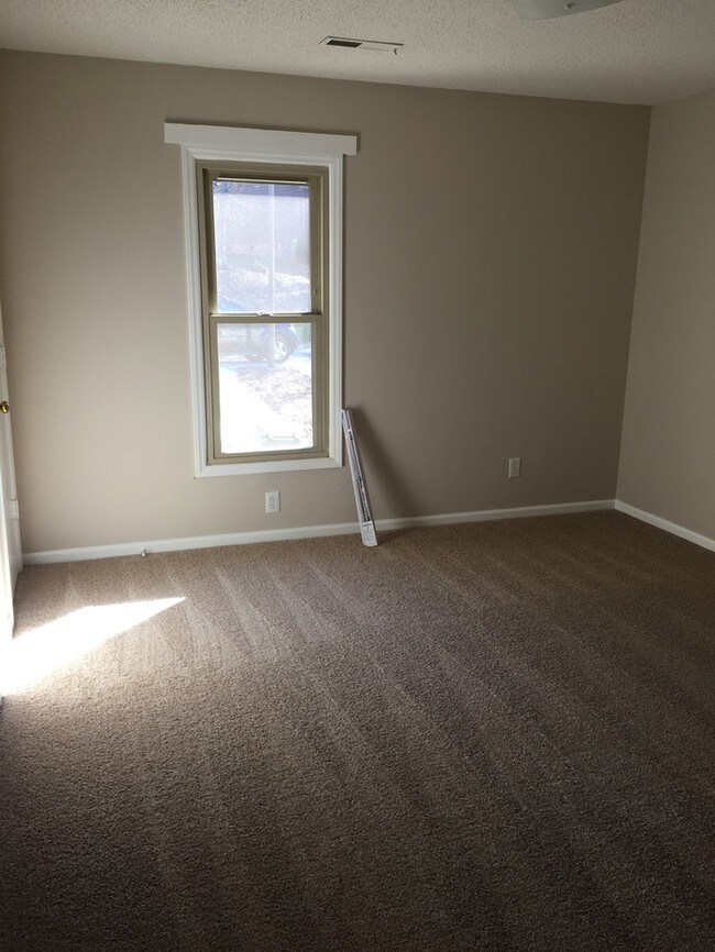 Building Photo - 2609 White Oak Ln