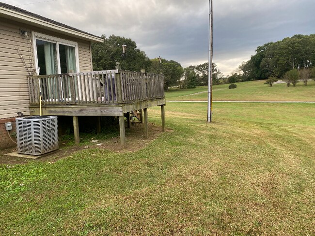 Building Photo - 160 Charity Ln