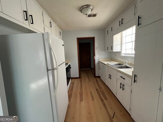 Foto del edificio - 3123 Shoal Creek Ct