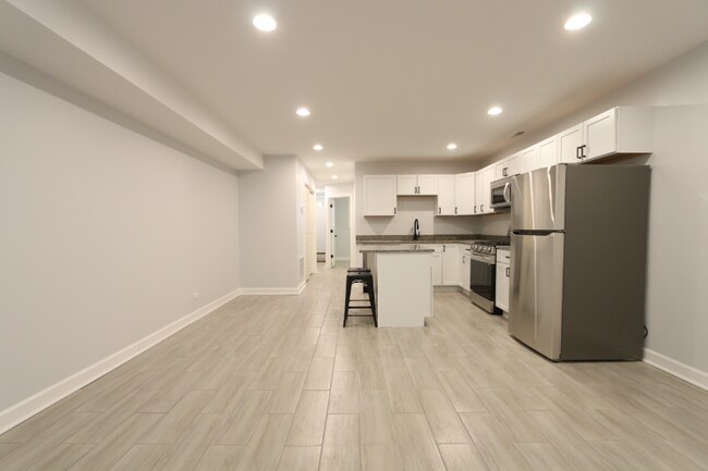 Foto del edificio - 828 S Oakley Blvd