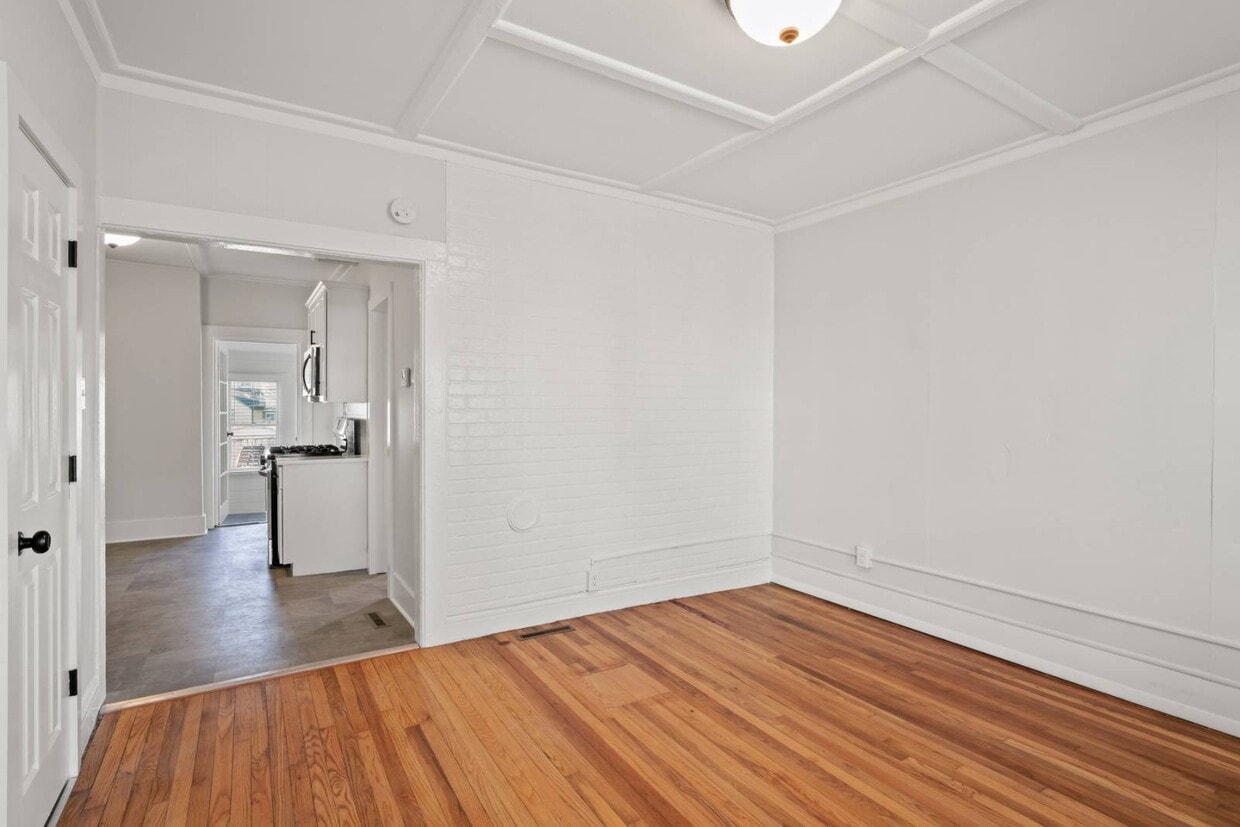 Foto principal - 17 Granite St