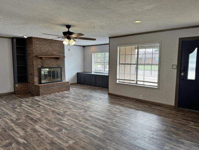 Building Photo - Charming 3 Bed, 1.5 Bath Home In Universit...