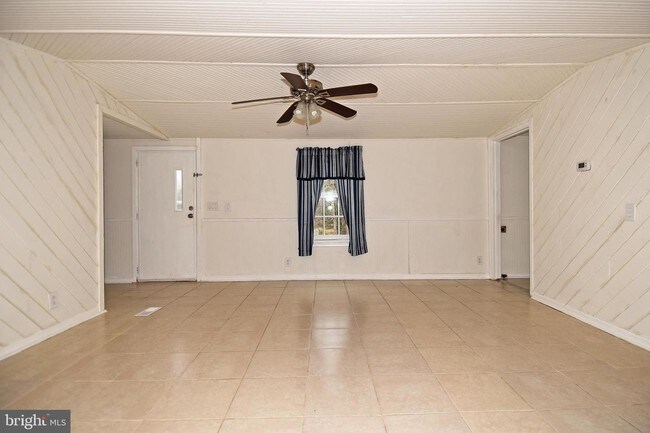 Building Photo - 202 Oak Crest Dr