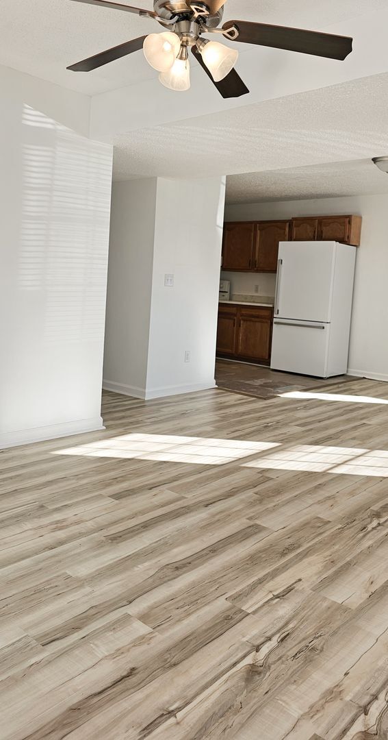 Foto del edificio - Beautifully updated 4 Bedroom/2 Bathroom downstairs apartment