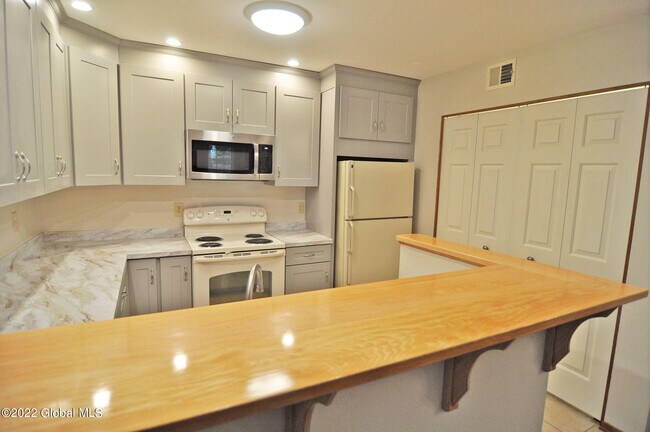 Foto del edificio - 514 Hampton Pl Blvd