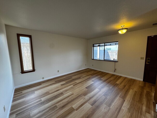 Foto del edificio - Charming 3 Bedroom 2 Bath home located in Humboldt Hill!