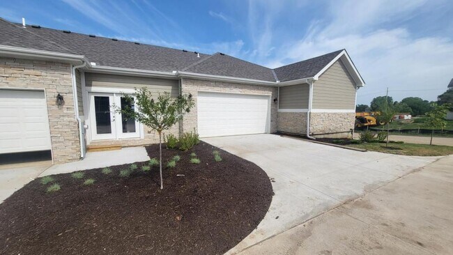 Building Photo - 15828 Riley St Overland Park KS 66203