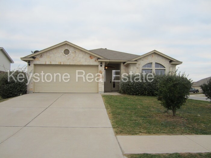 Foto principal - Great Corner Property in Benbrook Ranch!