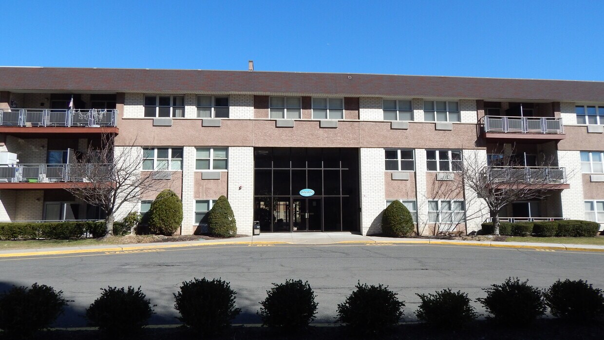 1111 River Rd, Edgewater, NJ 07020 Condo for Rent in Edgewater, NJ