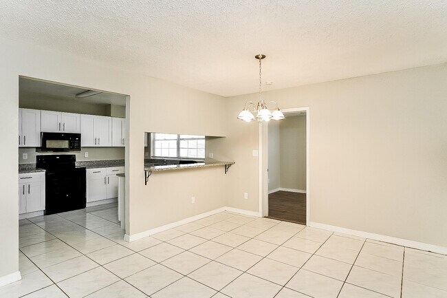 Foto del edificio - 921 SW Gaitor Ave