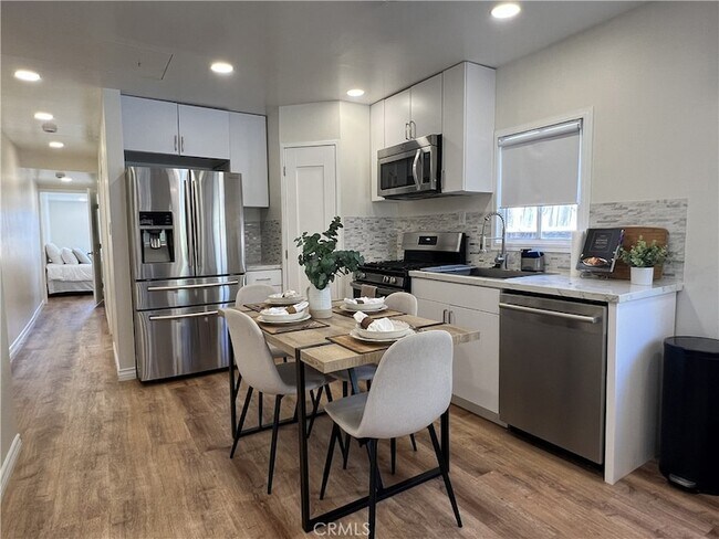 Foto del edificio - 1157 W 2nd St