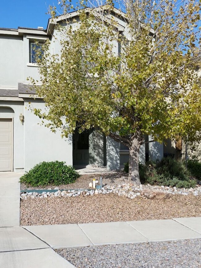 Foto del edificio - Beautiful Home in Gated Community w/pool