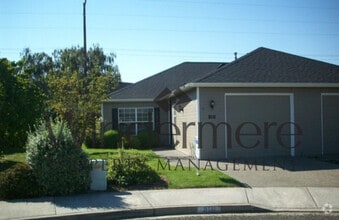 Building Photo - 806-810 SE Marine Dr