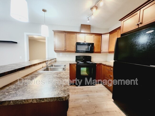 Building Photo - 2565 Hanna Crescent NW