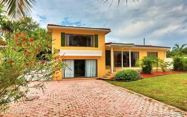 Foto principal - 1425 NE 4th Ct