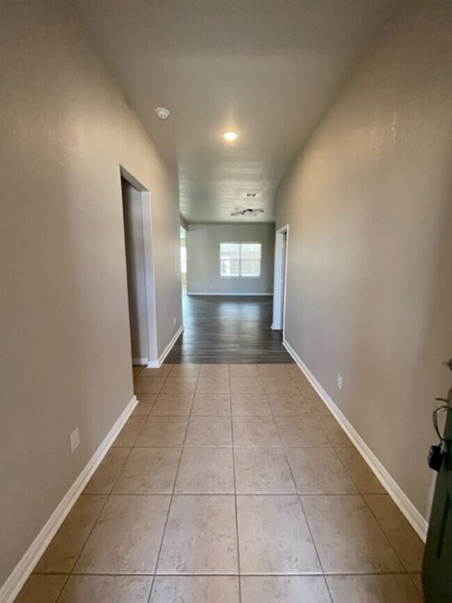 Foto del edificio - 6350 Daisy Way