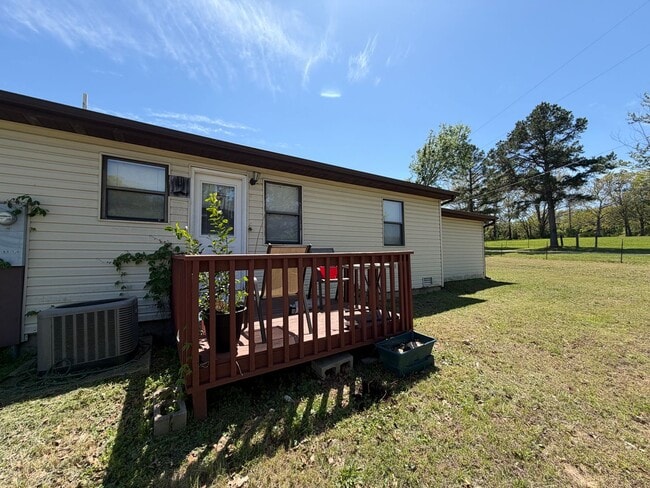 Building Photo - Cozy 2 Bedroom Duplex!