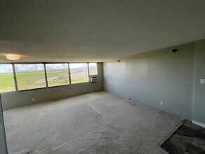 Building Photo - 1060 Kamehameha Hwy